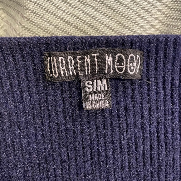 Navy heart neckline ruched bust crop top sweater - Picture 3 of 3